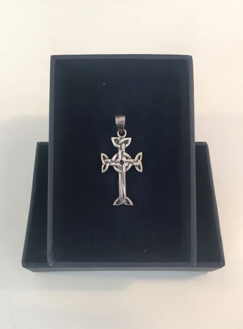 Vedhæng i sølv Lendalfoot Kors, np, 06-346-2, evighed, uendelighed, kors, sølvkors, vikingekors, vikinger, vikingetid, keltertid, keltisk mønster, fund, sølvkors, sølvvedhæng, ægte, original, oprindelig, gammelt, kopi, kopismykke, museumssmykke, ribe, biti