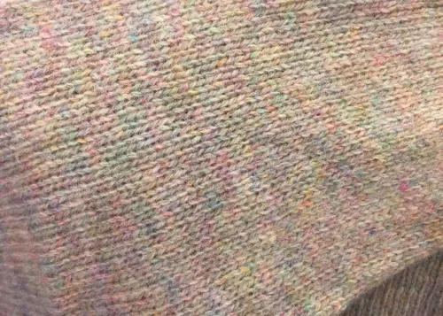 Harley of Scotland – Dame Pullover Lambswool Pastel Mix, perlemor, perlemorsfarver, pastelfarver, lys, grå, lysegrå, meleret, feminin, dæmpet, diskret, smuk, enkel, luksus, klassisk, stilig, sporty, skotsk, pullover, pige, dame, til piger, sweater, striktrøje, biti, ribe