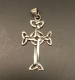 Vedhæng i sølv Lendalfoot Kors, np, 06-346-2, evighed, uendelighed, kors, sølvkors, vikingekors, vikinger, vikingetid, keltertid, keltisk mønster, fund, sølvkors, sølvvedhæng, ægte, original, oprindelig, gammelt, kopi, kopismykke, museumssmykke, ribe, biti