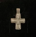 Vedhæng i sølv Vikinge kors med Kristus, kristus, jesus, kors, vikingekors, vikingevedhæng, vikingesmykker, kristendom, dåbsgave, dåbskors, sølvkors, ægte, sterling sølv, oprindeligt, original, kopi, gammelt, fund, vikingefund, museumssmykker, museums, ribe, biti,