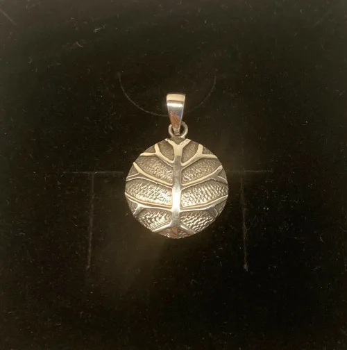 Vikingevedhæng i sølv - Livets træ Yggdrasil stiliseret masiv