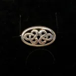 vikinge broche i sølv keltisk lille oval, broche, vikingesmykker, vikinger, vikingetiden, keltisk, gamle, guder, mytologi, nordisk, fund, original, ægte, sølv, smykker, museumssmykker, evighed, fund, udgravninger, smuk, symbolik, biti, ribe