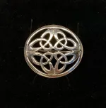 vikingebroche sølv keltisk knude oval, museumssmykker, vikingesmykker, sølv, broche, nål, keltisk, knude, evighed, infinity, ægte, original, fund, kopi, udgravninger, nordiske, mytologi, tro, aser, asa, guder, biti, ribe