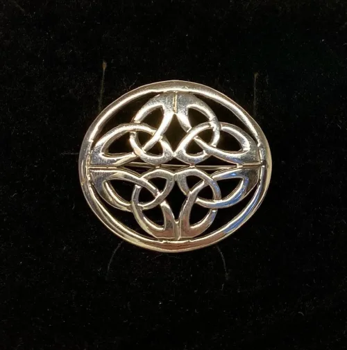 vikingebroche sølv keltisk knude oval, museumssmykker, vikingesmykker, sølv, broche, nål, keltisk, knude, evighed, infinity, ægte, original, fund, kopi, udgravninger, nordiske, mytologi, tro, aser, asa, guder, biti, ribe