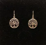 Vikingeøreringe i sølv - Livets træ Yggdrasil med keltisk krone, Vikingeøreringe i sølv - Livets træ Yggdrasil krummelurer, Vikingeøreringe i sølv - Livets træ Yggdrasil rund enkel, Vikingeøreringe i sølv - Livets træ Yggdrasil oval prik, livstræ, livstræet, ask, ygdrasil, yggdrassil, ovale, medaljon, fligran, yndige, feminine, lette, ægte, sølv, øreringe, ørenringe, smukke, kvalitet, specielle, vikinger, vikingesmykker, biti, ribe, freja, ydun, idun,