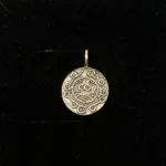 Vikingevedhæng Sølvmønt Ribe med Hest, mønt, sølvmønt, wotan, hest, Vikingevedhæng i sølv Ribe mønt med hest, Odin, wotan, ribe, mønt, penge, fund, vikingefund, museums, kopi, riebe, vikingesmykke vikingesmykker vedhæng i sølv wotan mønt