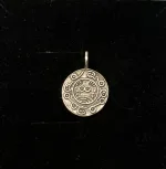 Vikingevedhæng Sølvmønt Ribe med Hest, mønt, sølvmønt, wotan, hest, Vikingevedhæng i sølv Ribe mønt med hest, Odin, wotan, ribe, mønt, penge, fund, vikingefund, museums, kopi, riebe, vikingesmykke vikingesmykker vedhæng i sølv wotan mønt