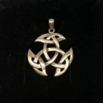 Vikingevedhæng i sølv - Det kosmiske hjul stort, Vikingevedhæng i sølv - Det kosmiske hjul mellem, Vikingevedhæng i sølv - Det kosmiske hjul lille, kosmisk hjul, evighed, uendelighed, magiske tal tre, magisk 3, keltisk, vikingetid, vikingesmykke, vikingevedhæng, vikingefund, amulet, beskyttelse, lykkebringer, sølv, ægte, sterling, sølvsmykke, sølvvedhæng, museumssmykke, museums, kopi, kopismykker, fund, ribe, biti