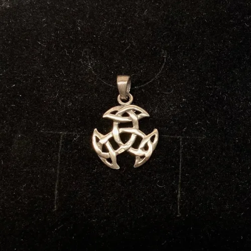 Vikingevedhæng i sølv - Det kosmiske hjul lille, kosmisk hjul, evighed, uendelighed, magiske tal tre, magisk 3, keltisk, vikingetid, vikingesmykke, vikingevedhæng, vikingefund, amulet, beskyttelse, lykkebringer, sølv, ægte, sterling, sølvsmykke, sølvvedhæng, museumssmykke, museums, kopi, kopismykker, fund, ribe, biti