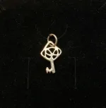 Vikingevedhæng i sølv - Nøglen til Himmeriget mellem, himmelnøgle, nøgle til himlens port, amulet, sølv, sterling sølv, ægte, vikingesmykker, museumssmykker, kristent, lykke, biti, ribe, museumssmykker, museums, kopismykker, kopi, fund,vikingefund