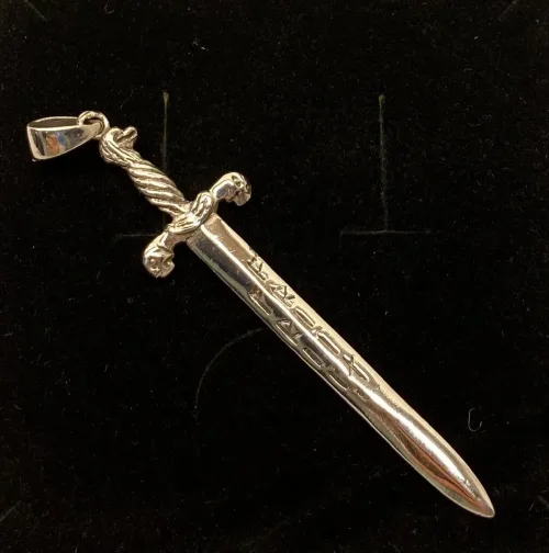 Vikingevedhæng i sølv - Sværd, vikingesmykke, museums, museumssmykker, kopismykker, vikinger, ribe, nordens ældste, vadehavet, nationalpark, biti, nordiske smykker, guder,