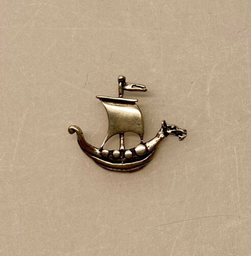 Vikingevedhæng i sølv - Vikingeskib med dragestævn, Vikingesmykke vikingeskib - vikingevedhæng skibsølv vikingeskib