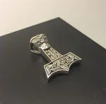 Vikingevedhæng i sølv - Thorshammer med dragehoved