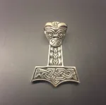 Vikingevedhæng i sølv - Thorshammer med dragehoved