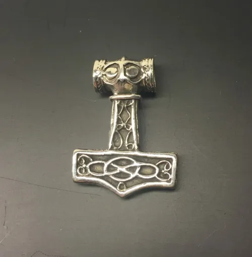Vikingevedhæng i sølv - Thorshammer med Odins ravn massiv