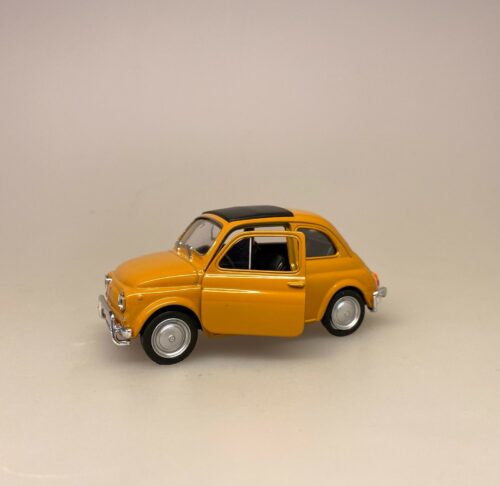 Fiat 500 Cinquecento Bil - Karry, Fiat 500 metalbil - cinquecento - Hvid, italiensk, bil, italien, smart, vaks, kvalitet, dekorativ, symbolsk, gave, gaveide, sangskjuler, kørekort, 18 år, ny bil, biti, ægte, original, ribe
