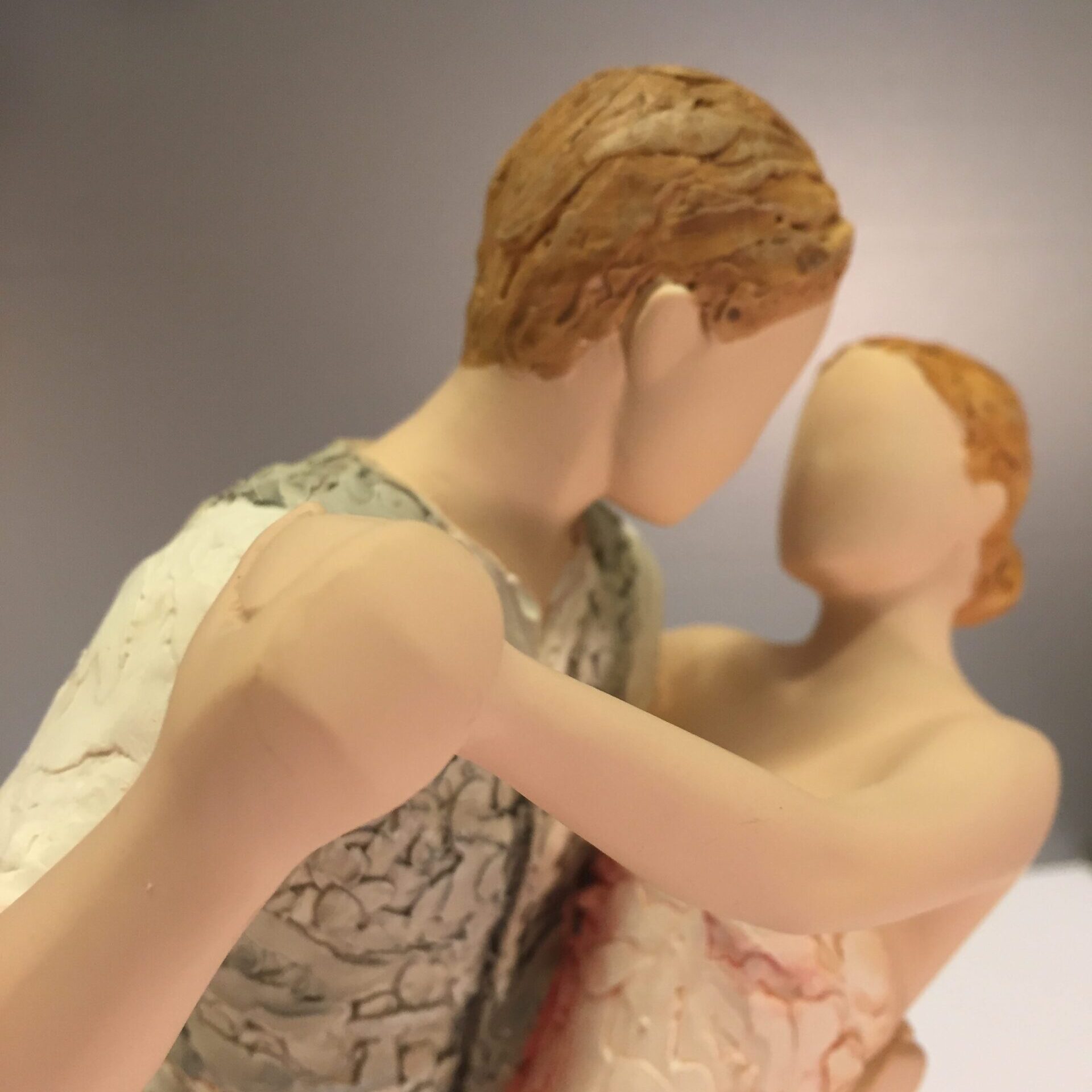 Dansende par "Lost in You, Arora "More than words" - Par, der danser - Lost in You - Dansende par "Lost in You - kærlighed - bryllup - bryllupsgave - sølvbryllup - kobberbryllup - Dansende par "Lost in You, arora, figur, forlovelse, valentine, valentinesgaeve, brudepar, kærlighedserklæring, frieri, vil du gifte dig med mig, gaveidé, morgengave, bryllupsgave, sølvbryllup, sølvbrudepar