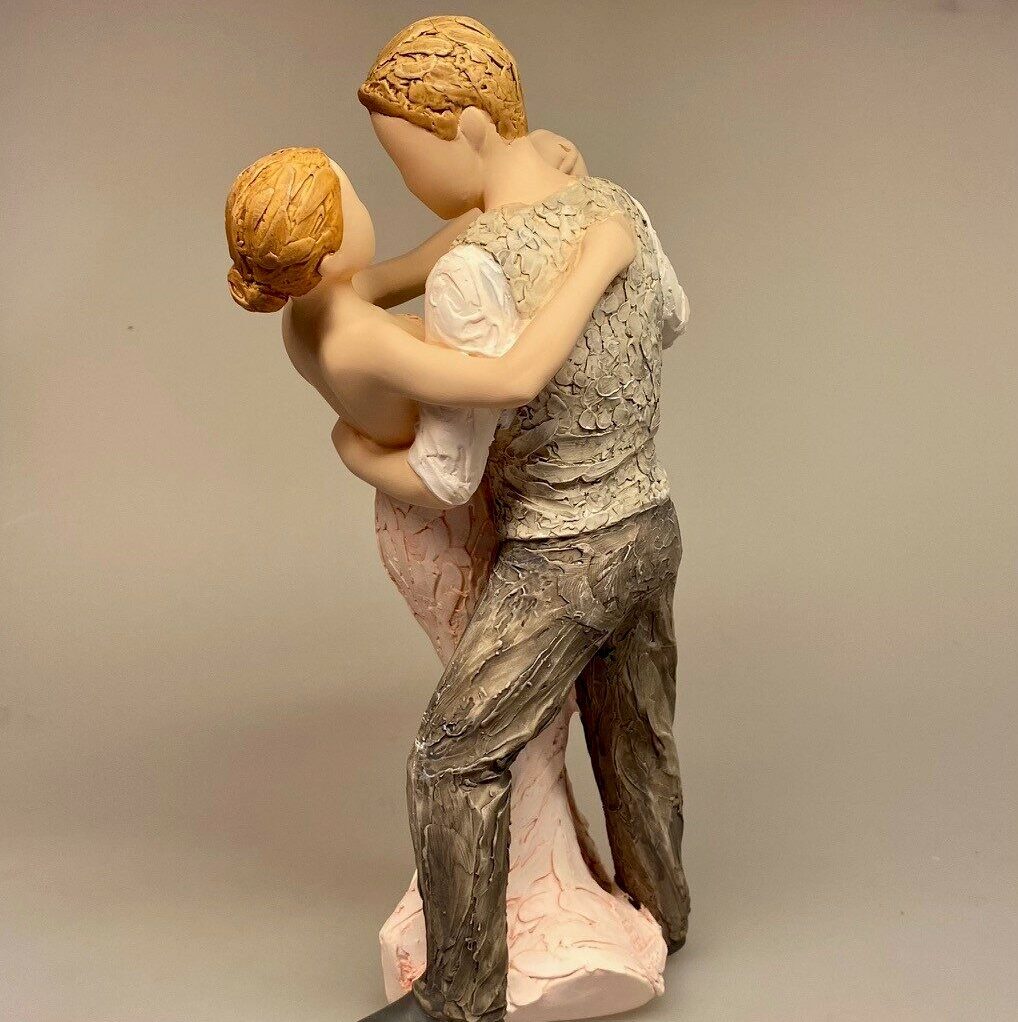 Arora "More than words" - Par, der danser - Lost in You - Dansende par "Lost in You - kærlighed - bryllup - bryllupsgave - sølvbryllup - kobberbryllup - Dansende par "Lost in You, arora, figur, forlovelse, valentine, valentinesgaeve, brudepar, kærlighedserklæring, frieri, vil du gifte dig med mig, gaveidé, morgengave, bryllupsgave, sølvbryllup, sølvbrudepar,