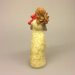 Arora "More than words" - Pige med røde hjerter, lots of love, arora, figur, figurine, hjerter, kærlighed, budskab, kærlighedserklæring, kærlighed til dig, skytsengel, gode tanker, jeg tænker på dig, jeg er der for dig, du er vigtig, tak for dig, fra mig til dig, gaveide, dåbsgave, konfirmationsgave, minde, amulet, biti, ribe