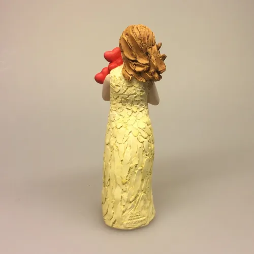 Arora "More than words" - Pige med røde hjerter, lots of love, arora, figur, figurine, hjerter, kærlighed, budskab, kærlighedserklæring, kærlighed til dig, skytsengel, gode tanker, jeg tænker på dig, jeg er der for dig, du er vigtig, tak for dig, fra mig til dig, gaveide, dåbsgave, konfirmationsgave, minde, amulet, biti, ribe