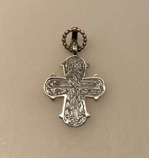 Vedhæng i Sølv - Dagmarkors Stort, Vedhæng i sølv - Dagmarkors mellem, vikingesmykker, museumssmykker, kopi smykker, dagmar, dronning dagmar, ribe, vadehavet, fund, kors, biti, Vedhæng i sølv - Dagmarkors stort, sølvkors, dronning, Dagmar, ud i Ribe, sølvvedhæng, sølvkors, kors, sølvsmykke, stort, flot, ribe, fund, museumssmykker, kopi, ægte, original, sterling sølv,,