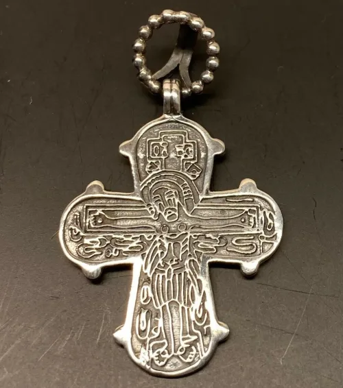 Vedhæng i Sølv - Dagmarkors Stort, Vedhæng i sølv - Dagmarkors mellem, vikingesmykker, museumssmykker, kopi smykker, dagmar, dronning dagmar, ribe, vadehavet, fund, kors, biti, Vedhæng i sølv - Dagmarkors stort, sølvkors, dronning, Dagmar, ud i Ribe, sølvvedhæng, sølvkors, kors, sølvsmykke, stort, flot, ribe, fund, museumssmykker, kopi, ægte, original, sterling sølv,,