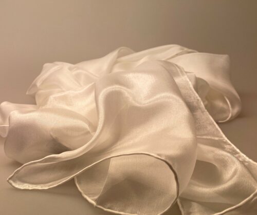 Glat silketørklæde 1658 - Hvidt, 1658-00, silketørklæde hvid tørklæde 1658 farve 00, konfirmation, stola, bolero, konfirmand, brud, bryllup, fest, festkjole, glat, blank, silke, sjal