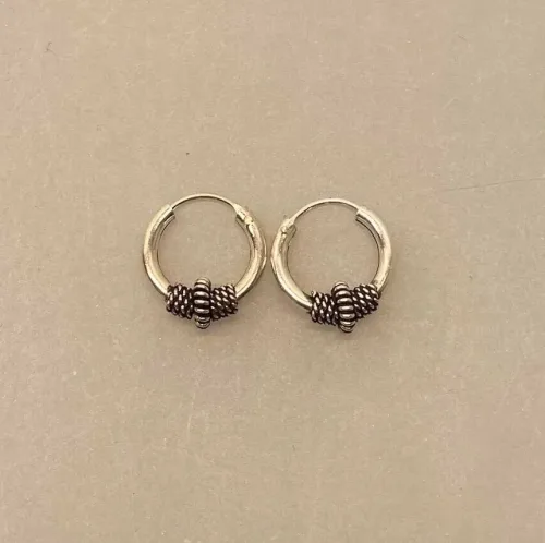 Creoler i sølv Ø 14 mm chunky med oxideret sol og twistet snoning, billige, kvalitet, holdbare, stærke, ægte, chunky, hoops, maanesten, smykker, stine a, cool, seje,Ø 14 mm Creoler sølv med oxyderet sol og twistet snoning, chunky, boho, boheme, hippie chick, ægte sølv, sterling sølv, biti, ribeSølvøreringe, sølv smykker, ørenringe, øreringe, runde, ringe, hoops, creol, creoler