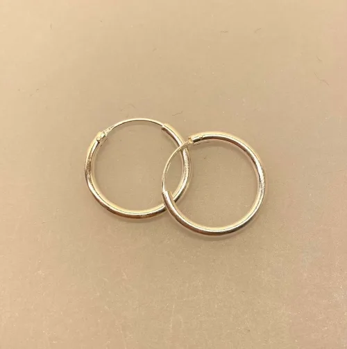 Creoler i Sølv Ø 20 mm Glatte Hoops 2 mm, sø 2020, tyke, små, hoops, runde, ringe, øreringe, loops, ørenringe, ægte, sølv, sterling sølv, billige, holdbare, stærke, kvalitet, tykke, chunky, kraftige, flotte, stine a, maanesten, biti, ribe, billige, tilbud, parpris, stine a, maanesten, pico, enamel, cph, jane kønig, maanesten, danske, brands, design, ægte, ren, sølv, sterling, 925,