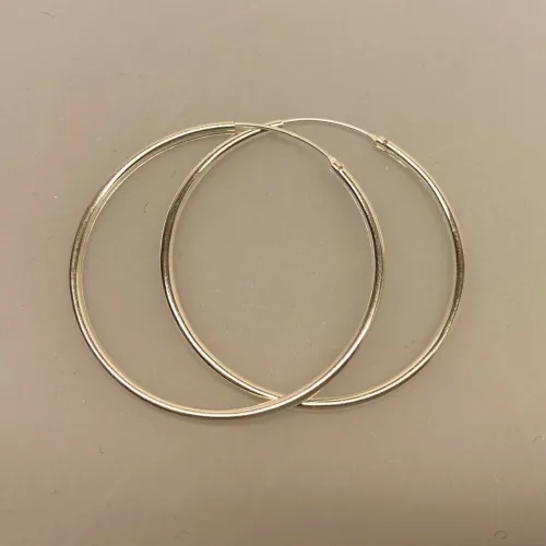 sø, 2045, Creoler i sølv Ø 45 mm glatte hoops 2 mm, store, tynde, flotte, hoops, creoler, øreringe, ørenringe, sølvøreringe, sølvhoops, ægte, sterling, sølv, 925, massive, holdbare, billige, nikkelfri, allergivenlige, allergitestede, danske, brands, nye, tilbud, lette, moderne, gaveide, konfirmation, student, stine a, enamel, kønig, enamel, maanesten, pico, biti, ribe