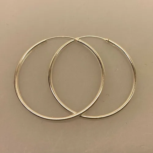 sø, 2045, Creoler i sølv Ø 45 mm glatte hoops 2 mm, store, tynde, flotte, hoops, creoler, øreringe, ørenringe, sølvøreringe, sølvhoops, ægte, sterling, sølv, 925, massive, holdbare, billige, nikkelfri, allergivenlige, allergitestede, danske, brands, nye, tilbud, lette, moderne, gaveide, konfirmation, student, stine a, enamel, kønig, enamel, maanesten, pico, biti, ribe