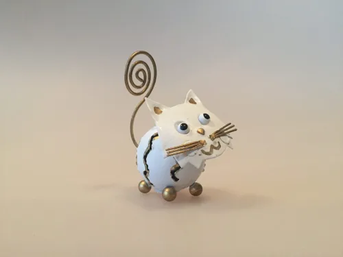 Memo holder metal - Hvid kat, memo, memoholder, huskeseddel, indkøbsseddel, note, huskeklemme, fotoholder, gave, missekat, mis, kat, kattefigur, metalkat, katteting, cat, kitten, killing