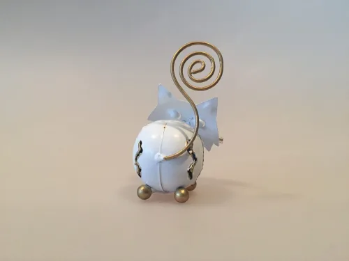 Memo holder metal - Hvid kat, memo, memoholder, huskeseddel, indkøbsseddel, note, huskeklemme, fotoholder, gave, missekat, mis, kat, kattefigur, metalkat, katteting, cat, kitten, killing