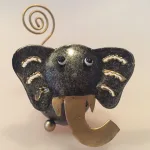 Metal Figur - Elefant Sølvgrå, Memo holder metal - Sølvgrå elefant, metalelefant, metalfigur, elefantfigur, huskeklemme, pengegave, penge i gave, fotoholder, ting med elefanter, elefantting, klemme, notesholder, noter