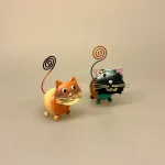 Metal Figur - Kat Brun, Memo holder metal - Brun kat, garfield, rød, kat,memoholder, indkøbsseddel, huskeseddel, huskekleme, fotoholder, metalkat, kattefigur, ting med katte, katteting, gaveidé, brun kat, garfield, mis, lille mis, missekat,