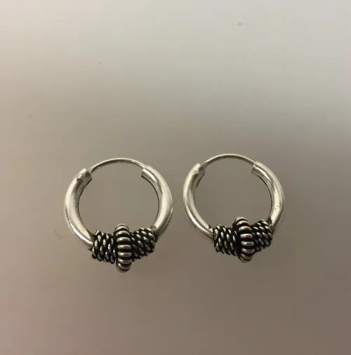 Creoler i sølv Ø 14 mm chunky med oxyderet sol og twistet snoning, billige, kvalitet, holdbare, stærke, ægte, chunky, hoops, maanesten, smykker, stine a, cool, seje,Ø 14 mm Creoler sølv med oxyderet sol og twistet snoning, chunky, boho, boheme, hippie chick, ægte sølv, sterling sølv, biti, ribeSølvøreringe, sølv smykker, ørenringe, øreringe, runde, ringe, hoops, creol, creoler