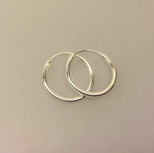 Creoler i sølv Ø 20 mm glatte hoops 2 mm, hoops, runde, ringe, øreringe, loops, ørenringe, ægte, sølv, sterling sølv, billige, holdbare, stærke, kvalitet, tykke, chunky, kraftige, flotte, stine a, maanesten, biti, ribe