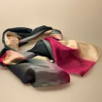 1658-242,Glat silketørklæde 1658 - Pink/sort/rosa, sort, grå, pink, cerise, rosa, pudder, nude, silke, ren silke, silketørklæde, kvalitet, lækkert, glat, ponge, pongé, forarbejdning, håndrullede, kanter, kinesisk, koloreret, colouring, blank, smukt, lækkert, biti, ribe, kor, til kor, sjal, aflangt, 100% silke, luksus