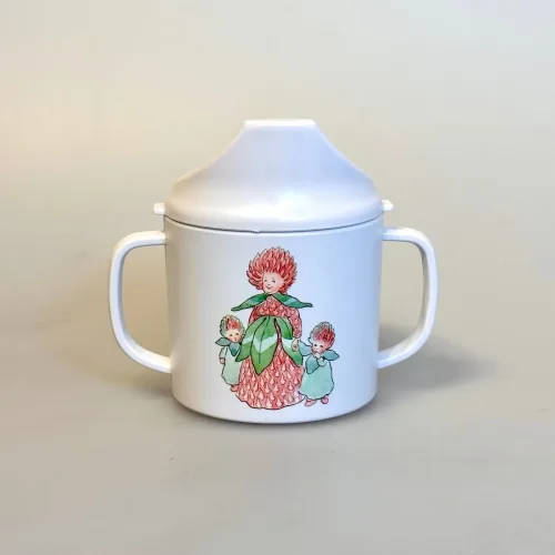 Elsa Beskow Krus med Låg - Blomsterbørn, blomsterbarnen, blomsterfesten, blomsternes bog, astrid lindgren, billedbøger, eventyr, illustrationer, tegninger, tudkop, kop, krus, lågkrus, baby, babyshower, barnedåb, dåbsgave, barselsgave, svensk, nostalgisk, service, til børn, drikke, tud, biti, ribe