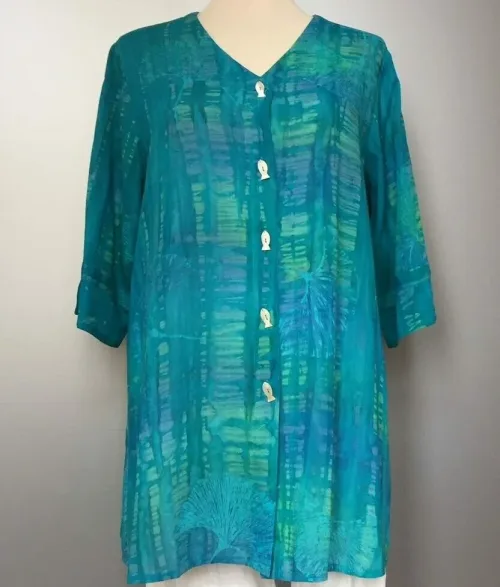 Skjortebluse Model 109 - A-facon med fiskeknapper - Chiffon "Gingko" Turkis