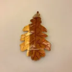 Egeblad - Håndskåret af Træ Stort, egeblade, egeløv, egetræ, løv, træblad, skovridder, landskabsarkitekt, naturvejleder, Stort, træblad, træskærearbejde, træpynt, nordisk, stil, design, kunst, kunsthåndværk, boligindretning, særlig, flot, speciel, ophæng, pynt, ahorn, træsnit, håndlavet, håndarbejde, biti, ribe, suar, AB-L, lindwurm