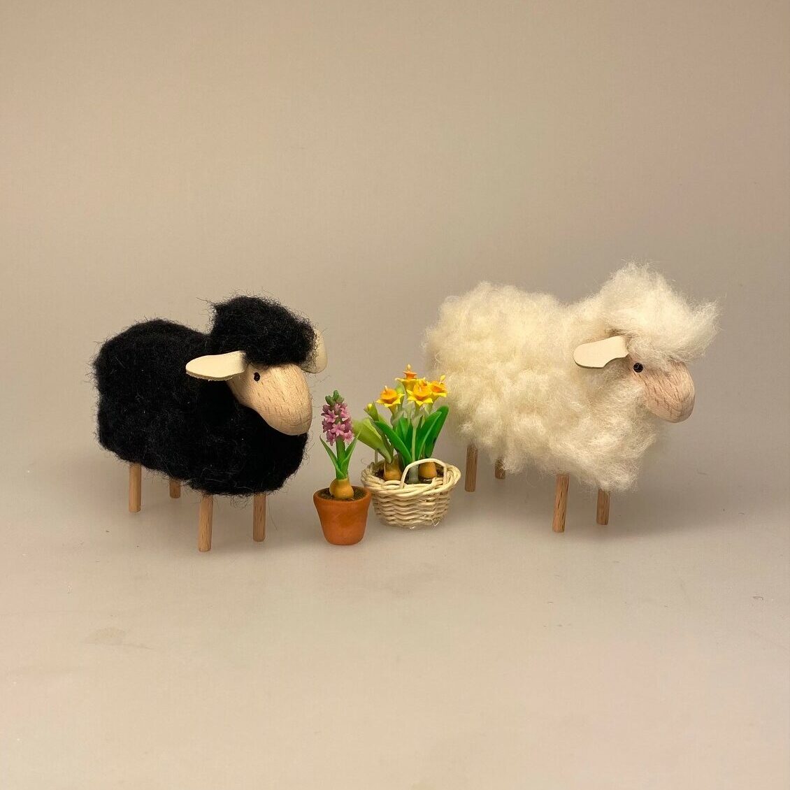 Får - Træ og Uld - Lille Hvidt, Får - træ og uld - lille sort