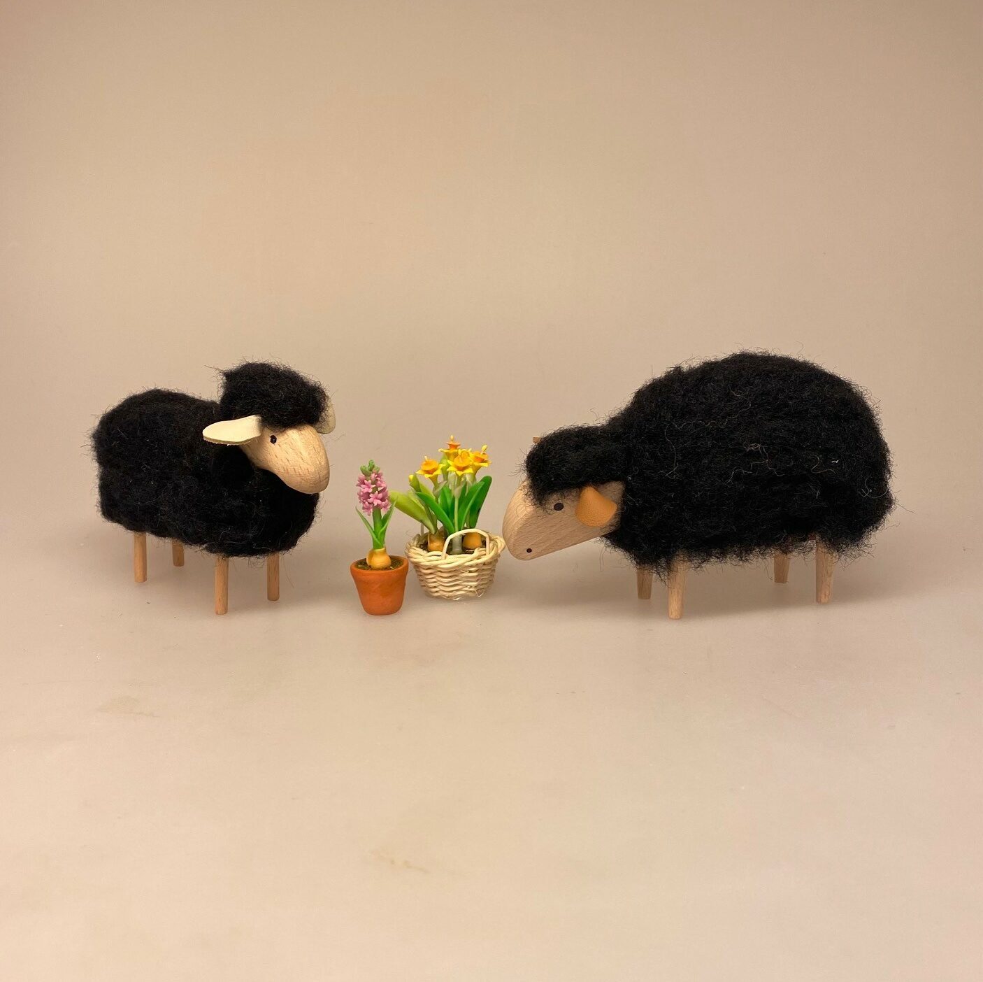 Får - træ og uld - lille sort