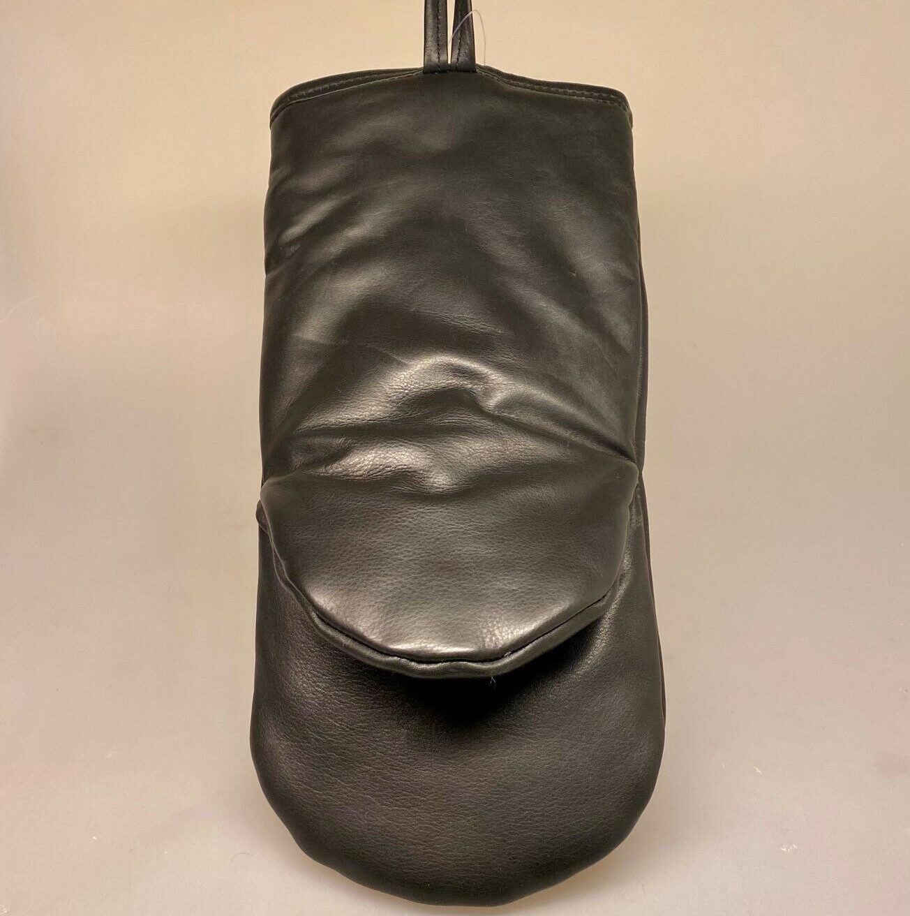 Grillhandske - Kraftigt læder - Sort, grillluffer, grillvanter, grill, weber, madlavning, mænd i køkkenet, kok, kokketilbehør, læder, skind, klassisk, luksus, lækkert, kvalitet, billigt, dansk, design, tv køkkenet, god morgen danmark, gaven, til manden der har alt, mandegaver,