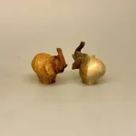 Håndskåret Elefant af Træ med snabel op - Lille, elefantfigur, træelefant, elefanter, ting med elefanter, elephant, træfigur, kunsthåndværk, træskærearbejde, design, enkel, god stil, flot, speciel, træsnit, lille, figur, biti, ribe,