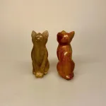 Kat - Håndskåret Træ Kigger op - S Brun, Kat - håndskåret træ - Kigger op L Brun, kat, katte, kattefigur, trækat, træfigur, dyr, af træ, håndlavet, træskærerarbejde, teak, mørkt træ, retro, 60'erne, klassisk, dansk, design, biti, ribe, cool, gaveide, gave