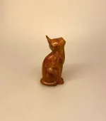 Kat - Håndskåret Træ Kigger op - S Brun, Kat - håndskåret træ - Kigger op L Brun, kat, katte, kattefigur, trækat, træfigur, dyr, af træ, håndlavet, træskærerarbejde, teak, mørkt træ, retro, 60'erne, klassisk, dansk, design, biti, ribe, cool, gaveide, gave