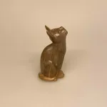 Kat - Håndskåret Træ Kigger op - S Grå, Kat - håndskåret træ - Kigger op L Brun, kat, katte, kattefigur, trækat, træfigur, dyr, af træ, håndlavet, træskærerarbejde, teak, mørkt træ, retro, 60'erne, klassisk, dansk, design, biti, ribe, cool, gaveide, gave