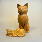 Kat - håndskåret - Trækat Kigger ligeud XL, C-LF-XL, Grå, kat, katte, kattefigur, trækat, trædyr, træfigur, håndlavet, træskærearbejde, flot, naturlig, naturtro. biti, ribe,