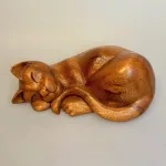 kat - håndskåret træ - Sovende XL, C-S-XL, Brun, trækat, træ kat, kat af træ, træfigur, kattefigur, pyntekat, nips, mis, missekat, katteting, ting med katte, gaveidé katte, katte tema, håndarbejde, træsnitterm træarbejde, kunsthåndværk, design, dansk, nordisk stil, indretning, brugskunst, biti, ribe